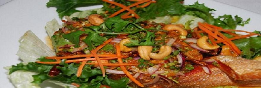 Thai food at Pongsri restaurant