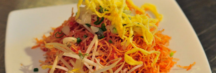 Thai food at Pongsri restaurant