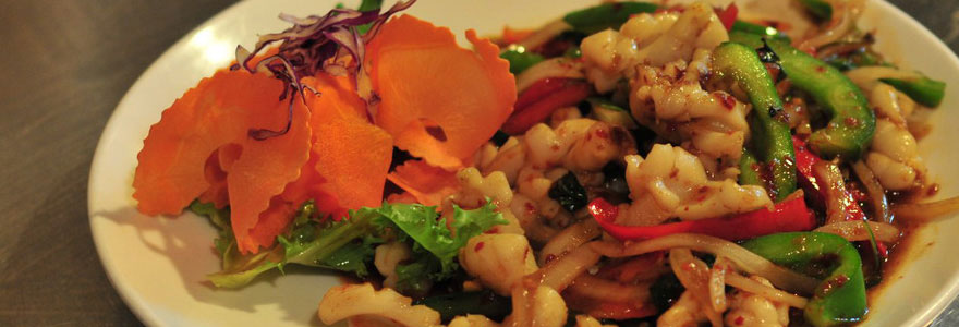 Thai food at Pongsri restaurant