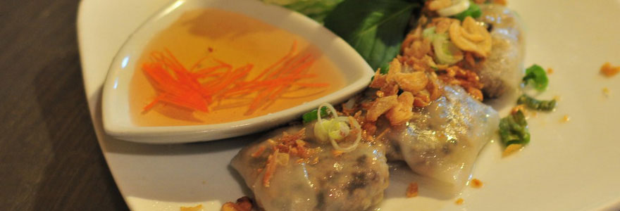 Thai food at Pongsri restaurant