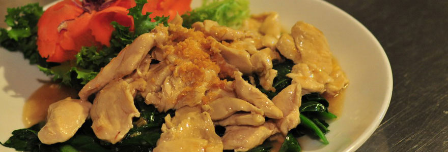 Thai food at Pongsri restaurant