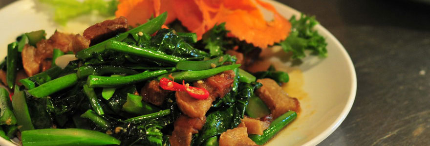 Thai food at Pongsri restaurant